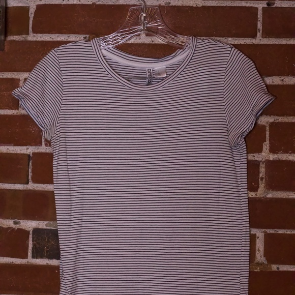 H&M Basic Tee - Picture 3 of 3
